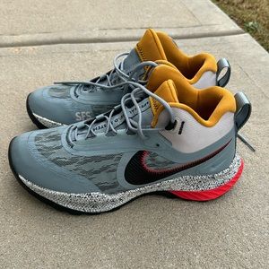 Nike SFS trail runners
